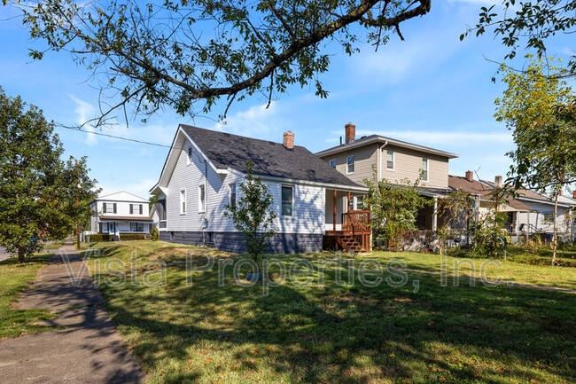 Building Photo - 835 S 38th St