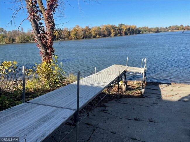 Building Photo - 28662 W Lake Dr