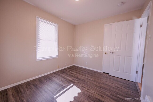 Building Photo - 10200 Tappan Dr