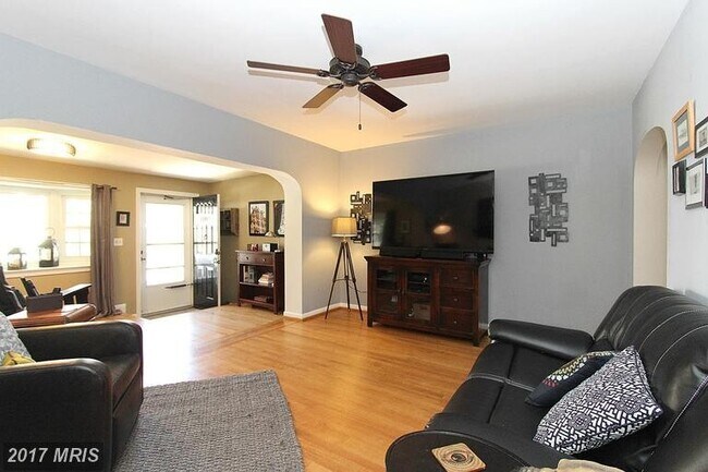 Building Photo - Wonderful Home in Great Arlington Location!