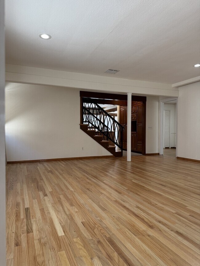 Building Photo - 148 W Magna Vista Ave