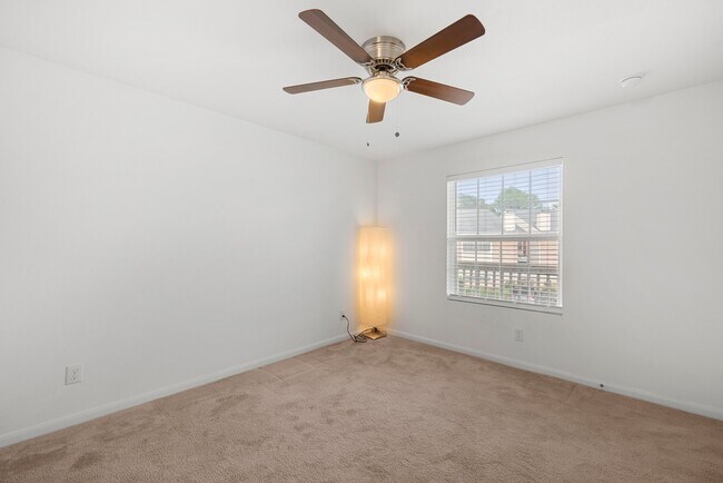 Building Photo - 2750 Holly Hall St