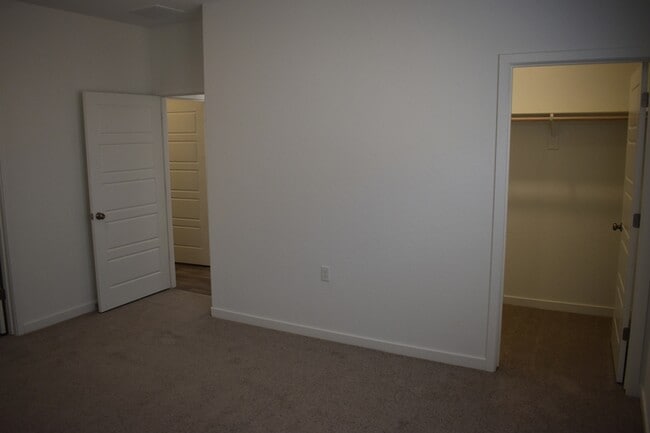 Building Photo - 4481 N San Miguel Ave