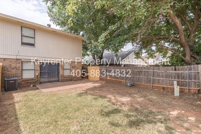Building Photo - Beautiful 2BD/2.5 BTH Home Right off of NW Expressway and Shopping Areas