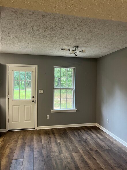 Building Photo - 180 McIntosh Estates Dr