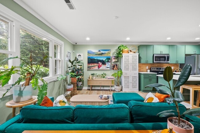 Building Photo - Durham's Best Ranch!