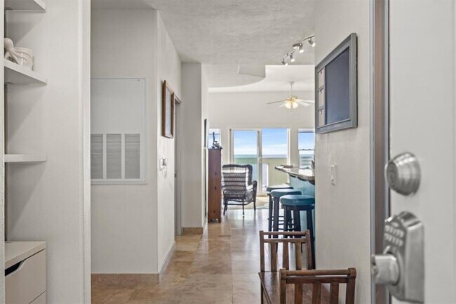 Building Photo - 9420 Seawall Blvd