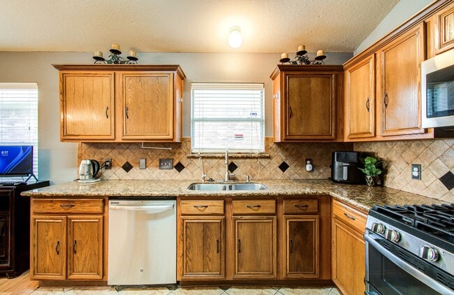 Building Photo - 19943 Black Pearl Ct