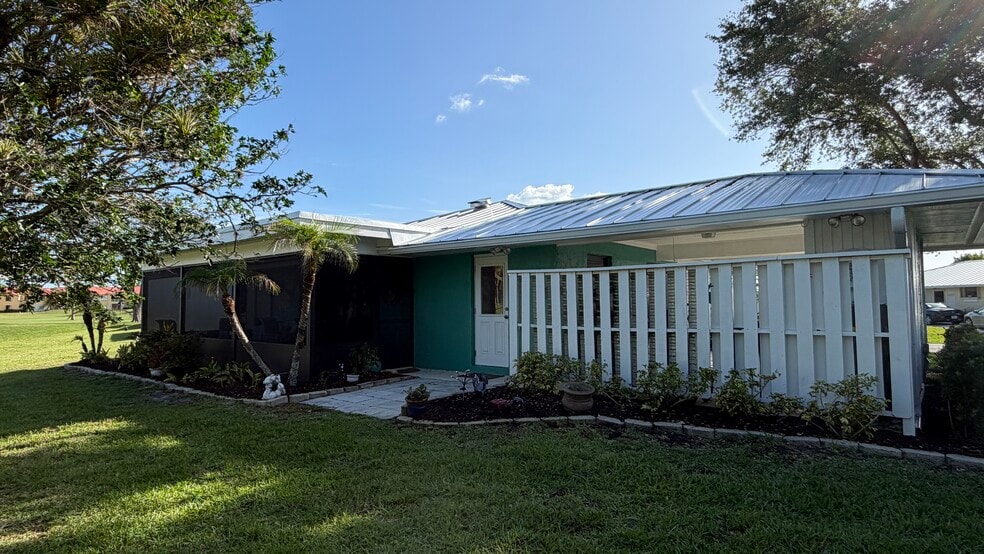 Building Photo - 5227 SE Sea Island Way