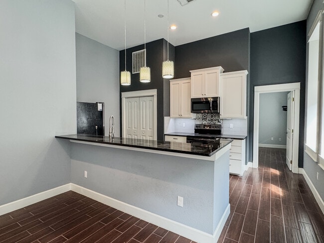 Building Photo - 2901 Lee St