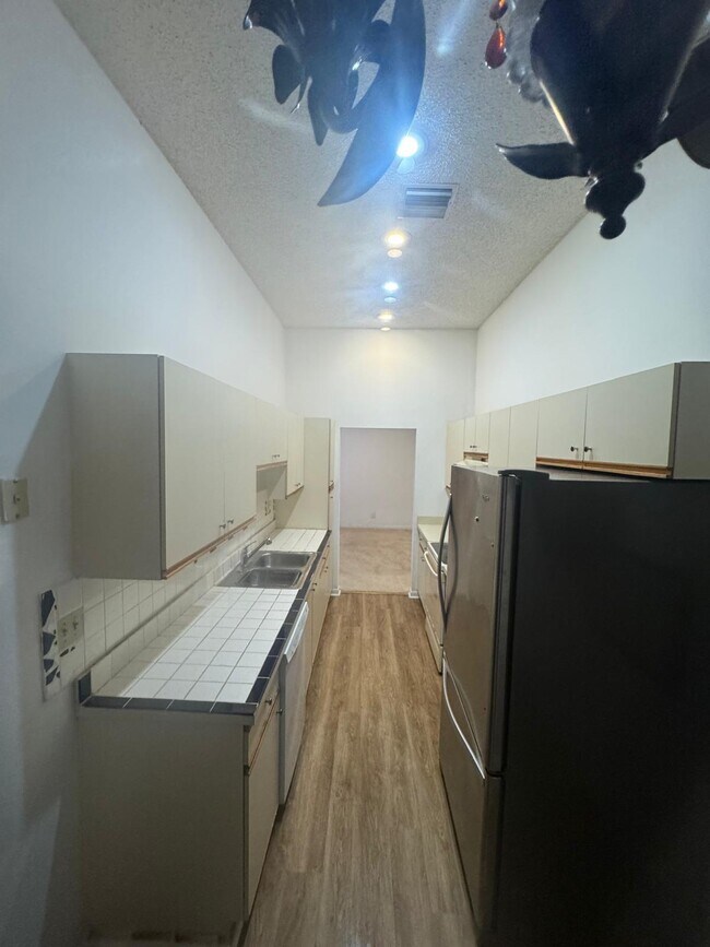 Building Photo - 1734 W Sanderling Ln