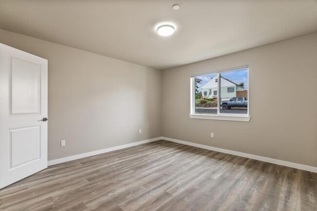 Building Photo - 303 E Broadway Ave