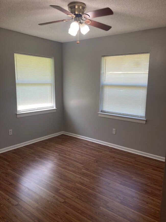 Building Photo - Gulfport 3 Bedroom