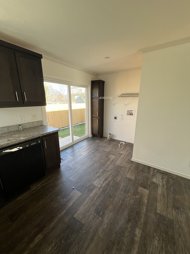 Building Photo - 518 Colorado Ave