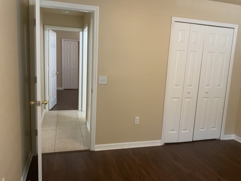 Building Photo - 806 Rocky Mountain Ct