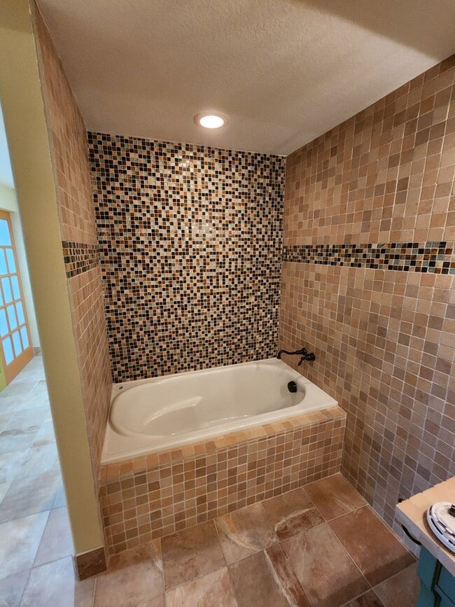 Building Photo - Exquisite Paired Home in Coal Creek Village