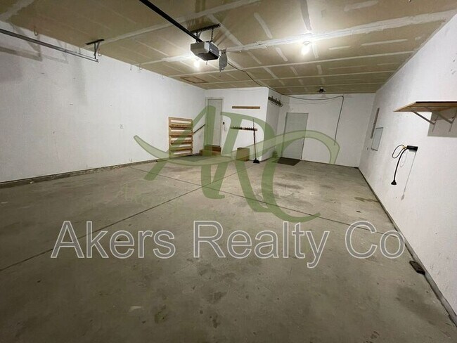 Building Photo - 965 N Cimarron Dr