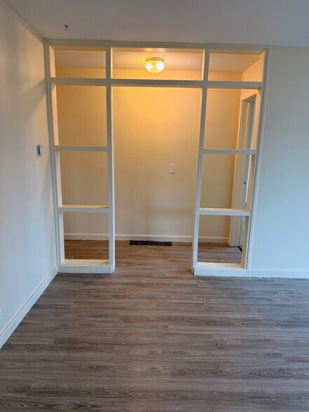 Building Photo - 64 Albany St