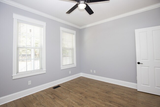 Building Photo - "Spacious and Inviting 2620 sq. ft. Home i...