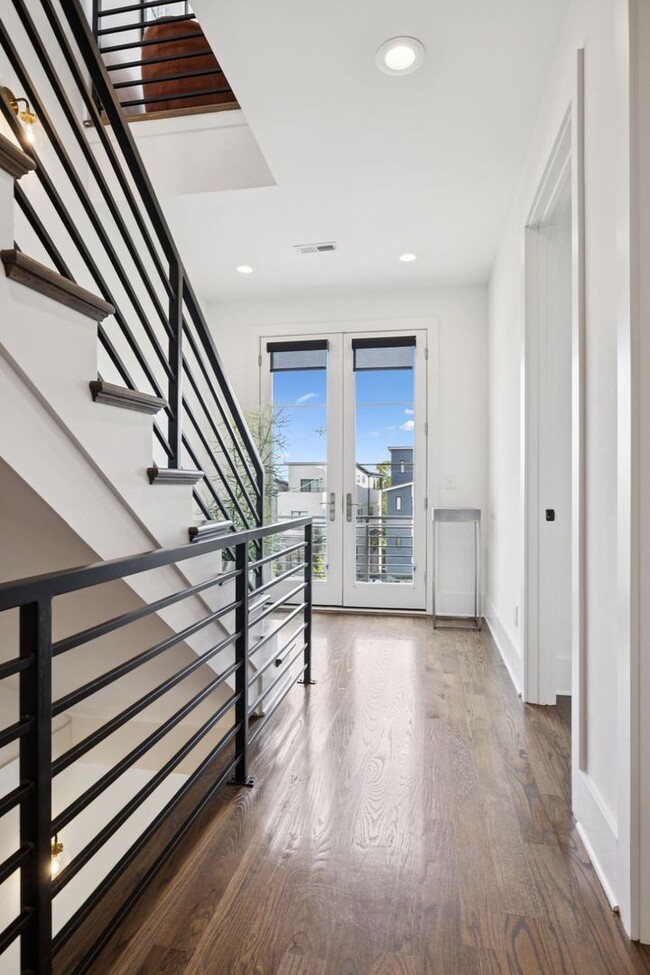 Building Photo - Experience elevated living in this beautifully crafted brick residence located in the heart of Ed...