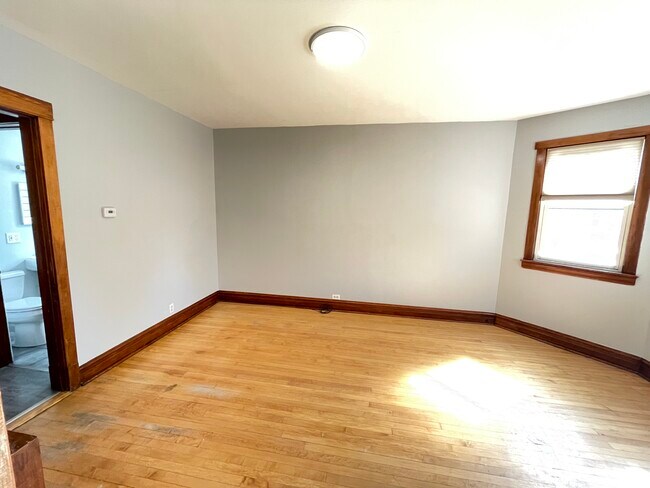 Building Photo - 3215 N Albany Ave