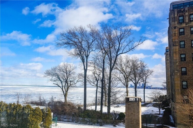 Building Photo - 12520 Edgewater Dr