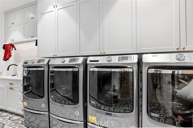 Building Photo - 2428 The Strand