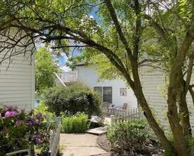 Building Photo - 172 Northwest St