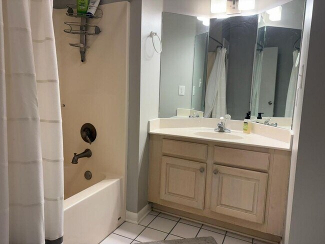 Building Photo - 3806 Spinnaker Dr