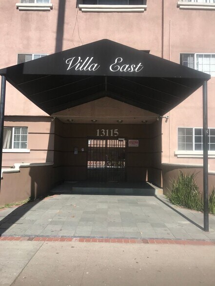 Building Photo - 13115 Oxnard St