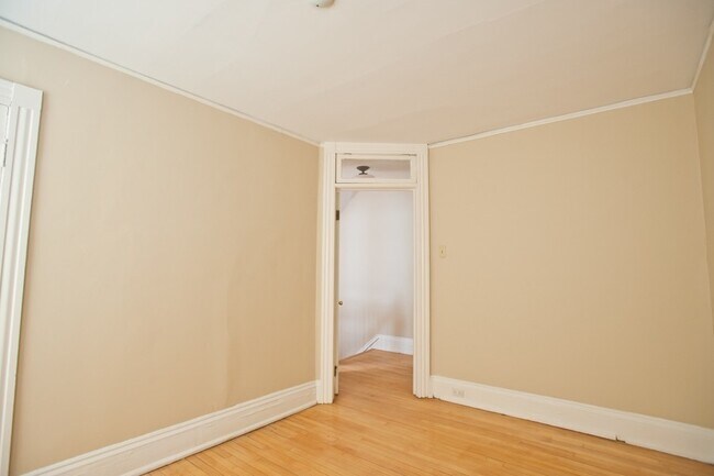 Building Photo - 2216 E Ivanhoe Pl