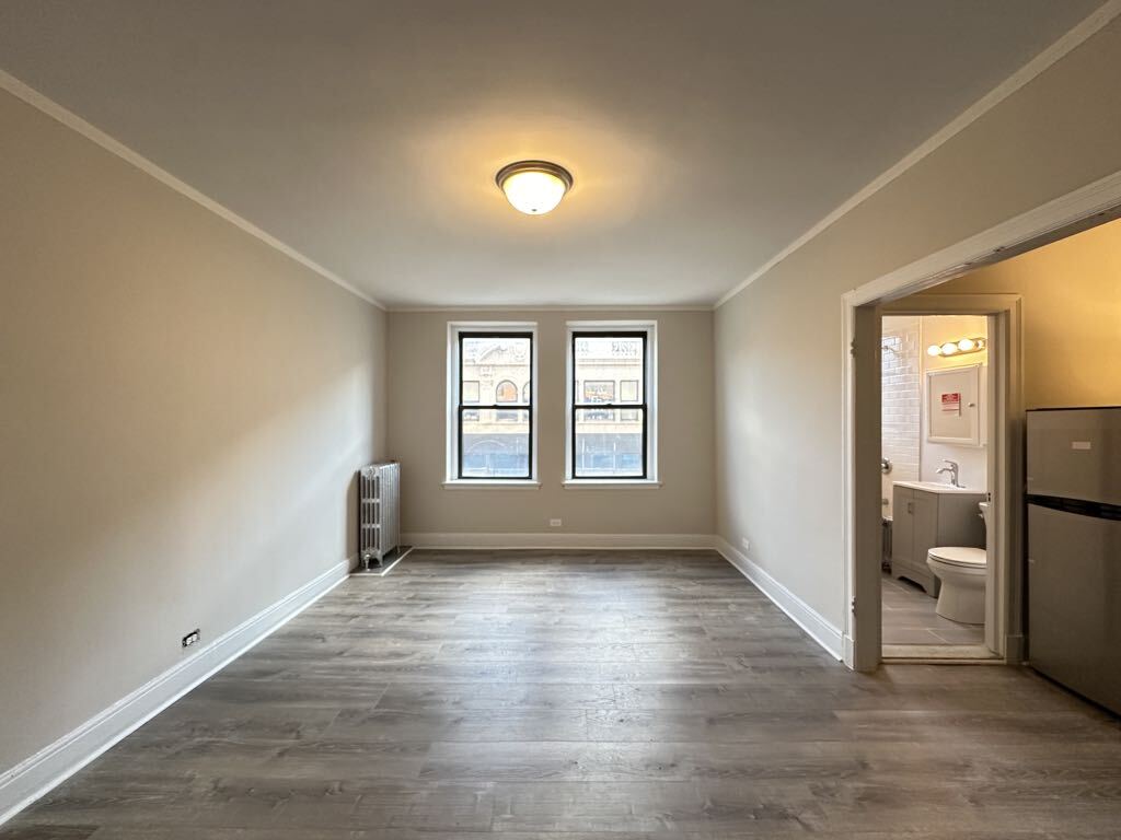 Building Photo - 3335 W Diversey Ave