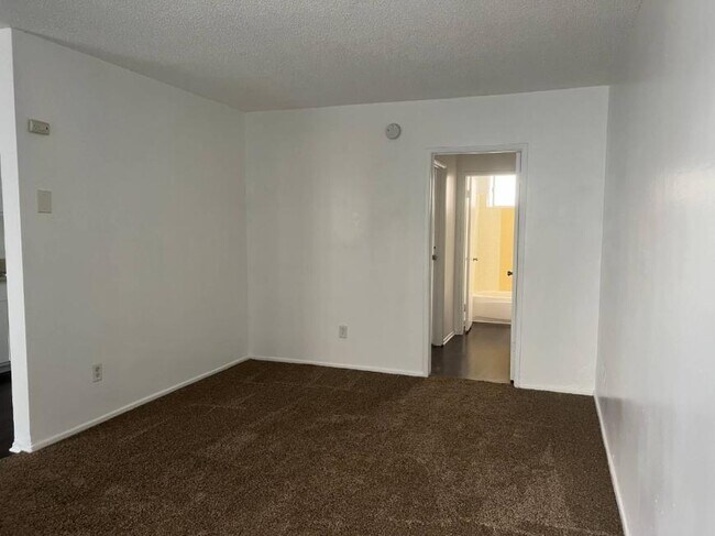 Building Photo - 1.0 bedroom in Los Angeles California 91343