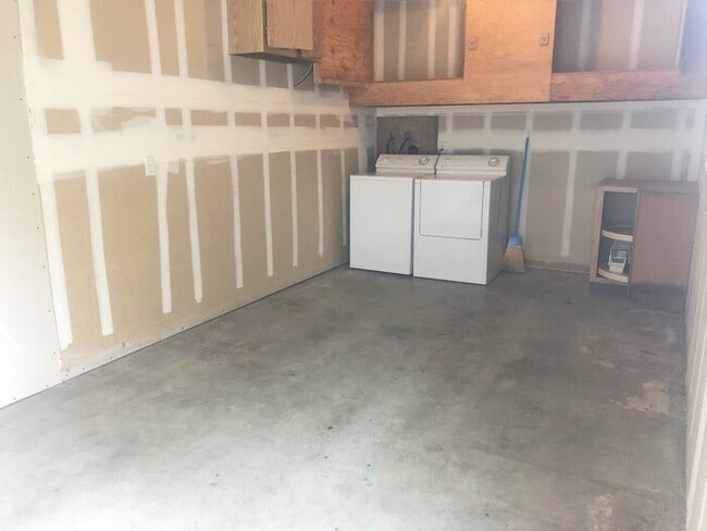 Building Photo - Spacious Two Bedroom Near Downtown Monterey