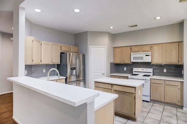 Building Photo - 23 Rosewater Pl
