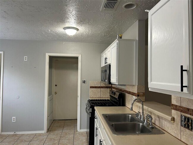 Building Photo - 7638 S Glen Willow Ln