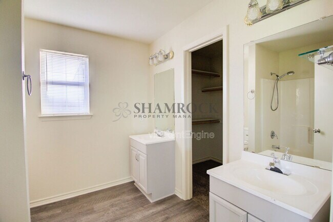 Building Photo - 10228 Iris Ln