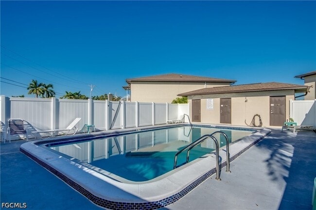 Building Photo - 2526 SE 16th Pl