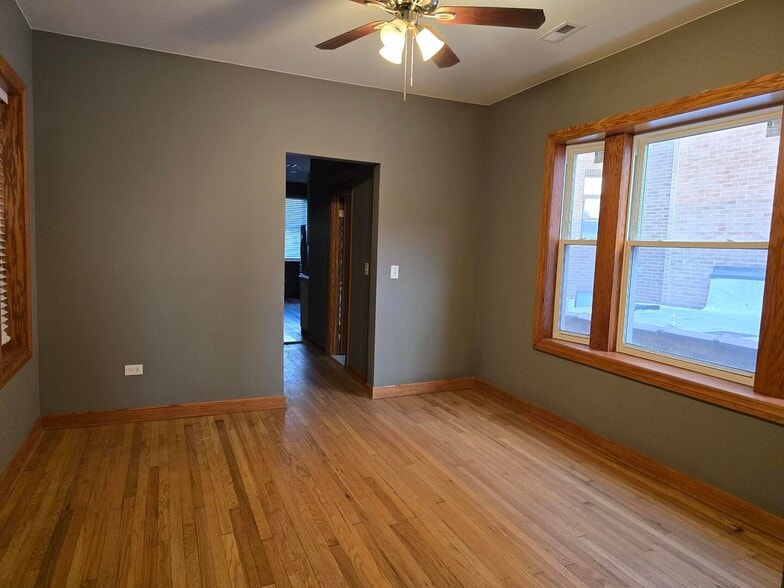 Building Photo - 4414 N Clark St