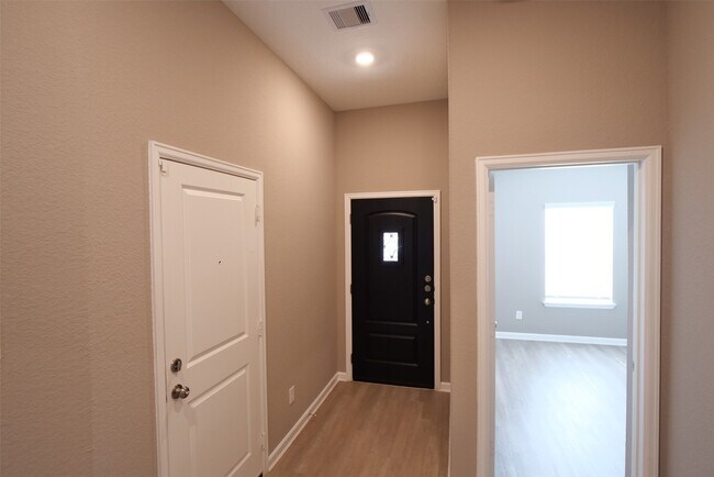 Building Photo - 7211 Songlark Lndg Ct