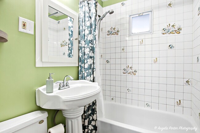 Building Photo - 1219 Brentwood Dr