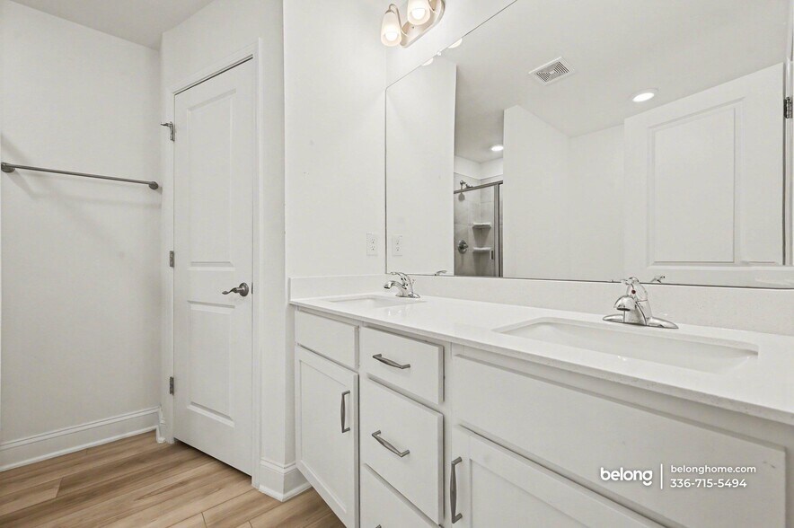 Building Photo - 2100 Solana Wds Dr