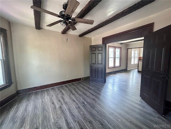 Building Photo - 151 Amber St