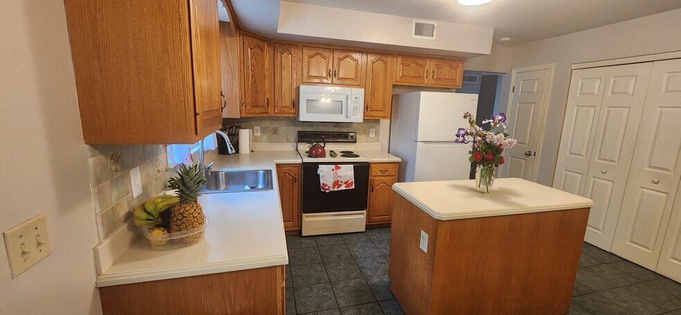 Building Photo - 1038 Boeshore Cir