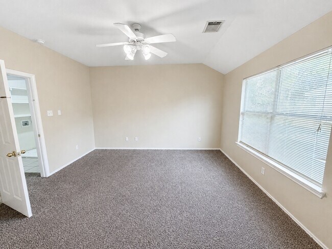 Building Photo - 16619 Newglen Ln