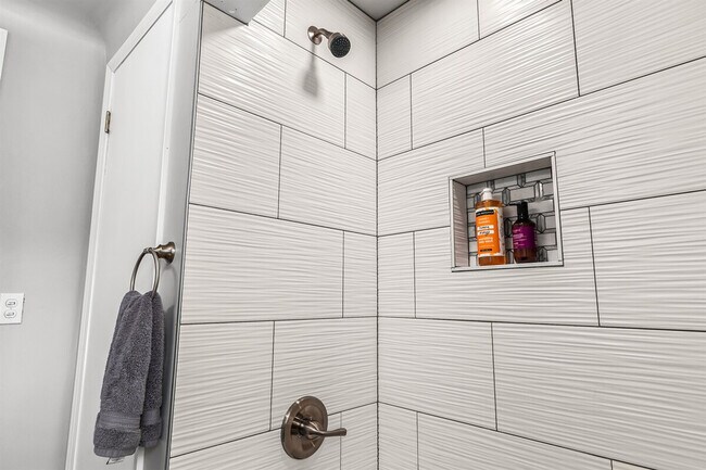 Building Photo - 8254 Mary Ann Ave