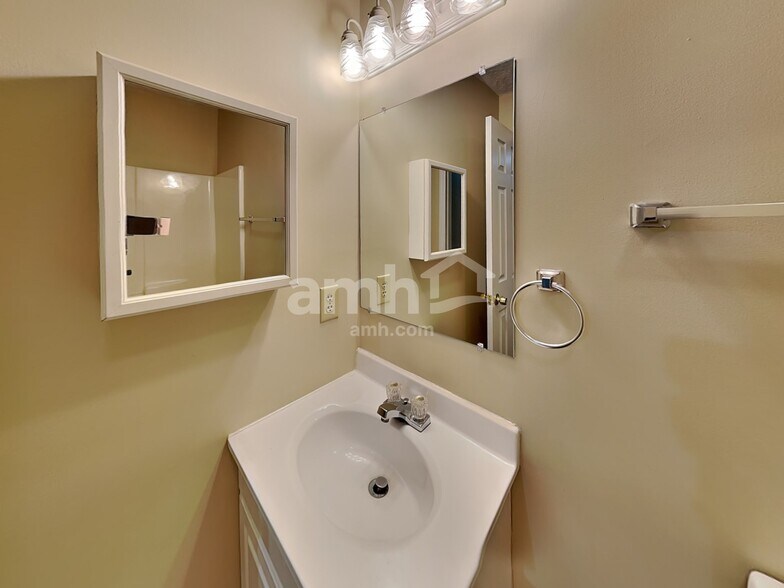 Building Photo - 1713 Convair Dr