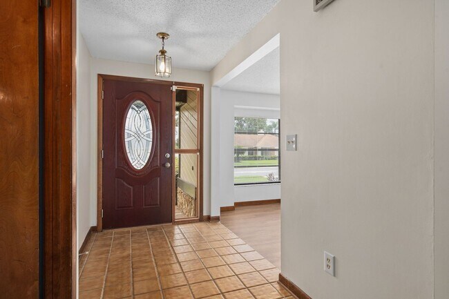 Building Photo - **Recently upgraded 4/2 pool home in Longw...