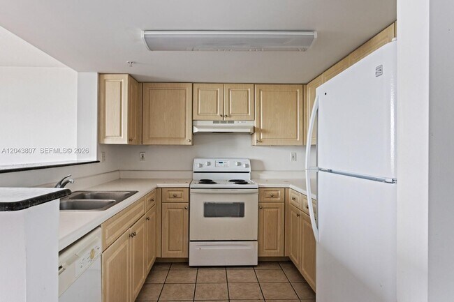 Building Photo - 3000 Coral Wy