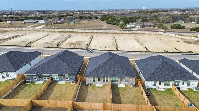 Building Photo - 3902 American Elm Dr